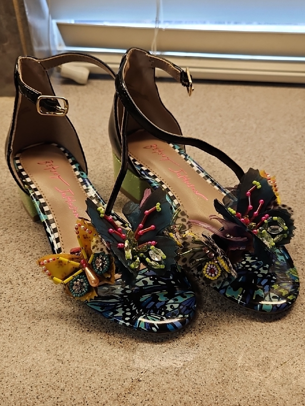 Betsey Johnson Pippy sandals girls size 13